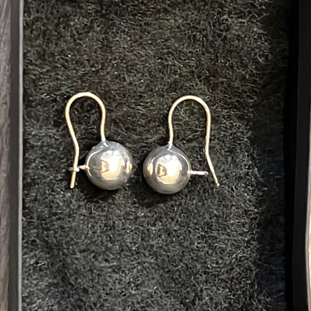 Ball earrings